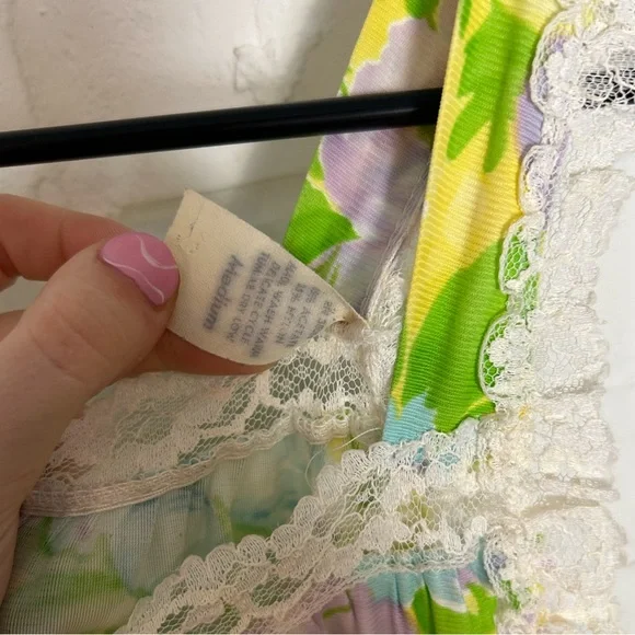 Vintage Floral Maxi Dress with Lace and Open Sides - Picture 5 of 5